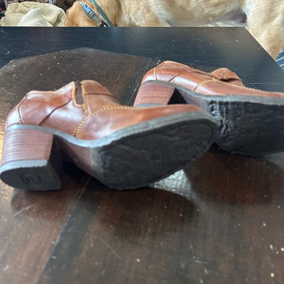 Womans Classic Brown Leather low Boots - Picture 5 of 5